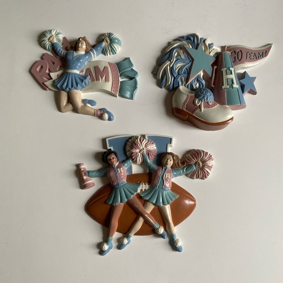 Vintage cheerleader wall decor - Picture 10 of 10